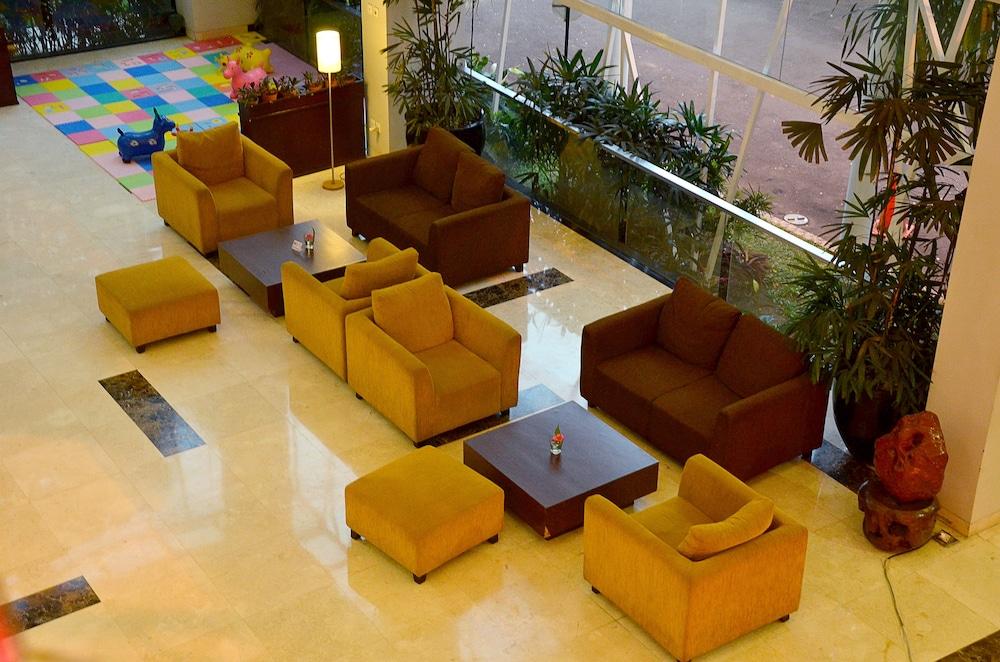 Grand Cakra Hotel מאלאנג מראה חיצוני תמונה