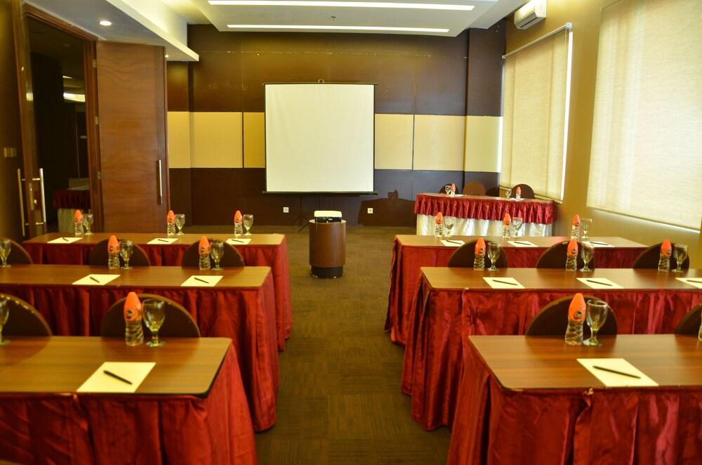 Grand Cakra Hotel מאלאנג מראה חיצוני תמונה