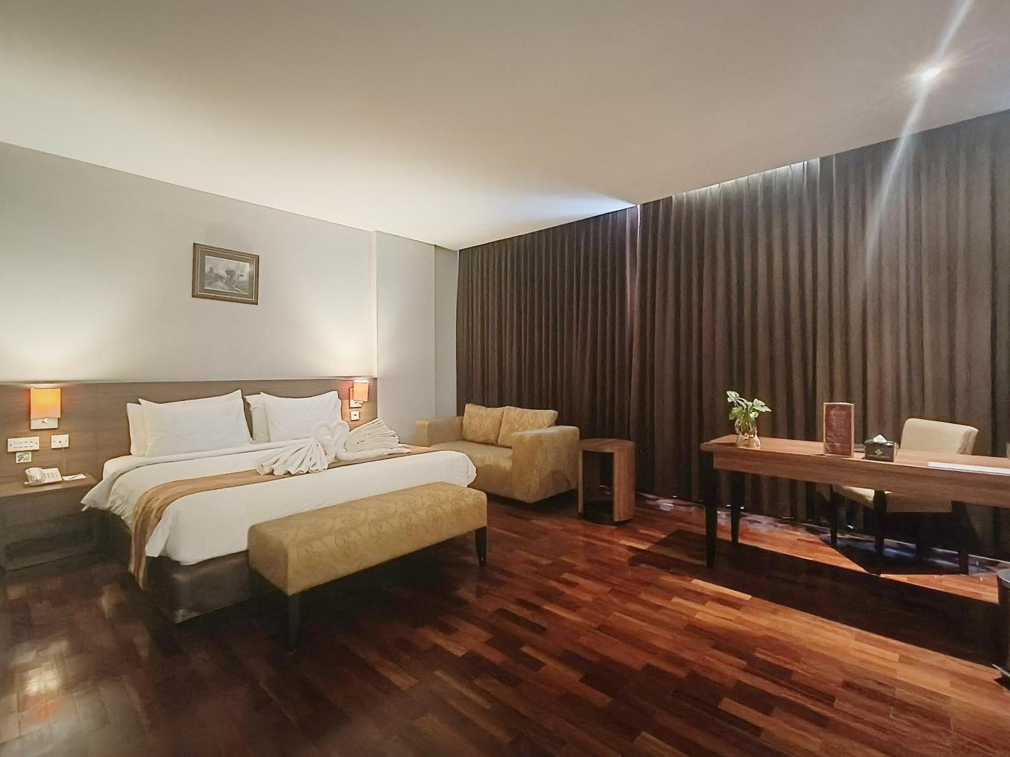 Grand Cakra Hotel מאלאנג מראה חיצוני תמונה