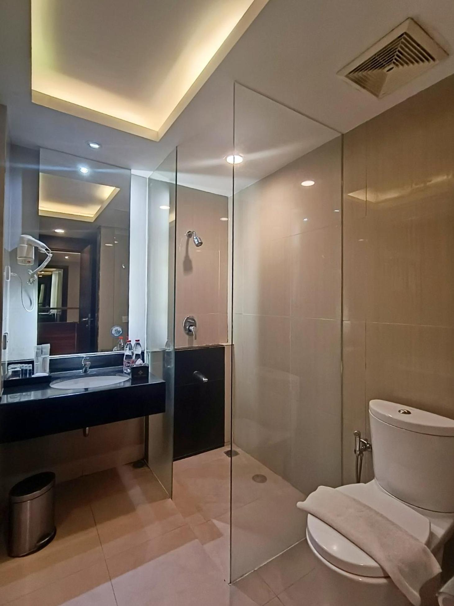 Grand Cakra Hotel מאלאנג מראה חיצוני תמונה